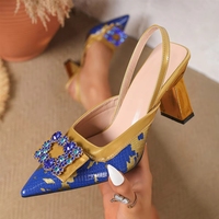 Nouveaux styles 2026 – Chaussures de soirée et de mariage en cuir verni bleu à bout pointu avec strass, talons hauts carrés en cristal de 8,3 cm pour femme