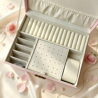 Boîte à bijoux en cuir PU à trois couches avec intérieur en velours, organiseur de rangement pour bagues, colliers, boucles d'oreilles, bracelets et montres