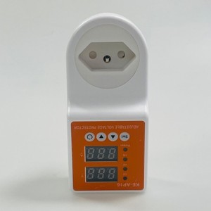 Protector de Voltaje Brasileño de Doble Pantalla 16A 120V con Autoprueba, Enchufe de Protección para Refrigerador, Origen Wenzhou - Product Image 4