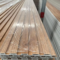 Panneaux muraux en bois, panneaux muraux en PVC, panneaux muraux intérieurs en WPC, revêtement mural en WPC, panneaux muraux imperméables pour villa, usine, bon prix