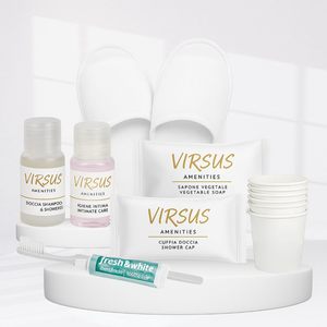 Kit de Amenidades Virsus con Champú, Jabón para Cuidado Íntimo, Gorro de Ducha, Pasta de Dientes y Vasos para Uso en Baños de Hotel - Product Image 1