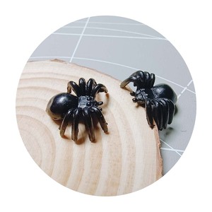 Halloween poisson d'avril petits jouets araignée noire sur <span class=keywords><strong>le</strong></span> thème des animaux ensembles drôles farce packs gros jouets en plastique cadeaux - Product Image 5