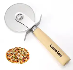 Taglierina per Pizza in acciaio inossidabile personalizzata all'ingrosso taglierina per Pizza da cucina taglierina per ruote con manico in legno taglierina per pasta sfoglia