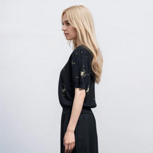 Camiseta de punto de seda de ácido Avetic con servicio OEM para mujer, Jersey transpirable Jacquard con lazo dorado para verano - Product Image 4