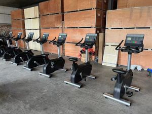 Écran LED magnétique commercial de haute qualité, clavier, affichage, vélo de spinning vertical, équipement de fitness durable pour la salle de sport, pour l'exercice - Product Image 3