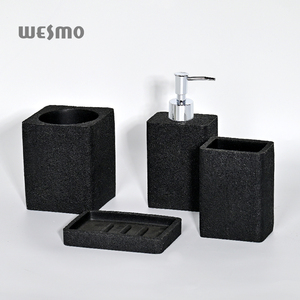 Ensemble d'accessoires de salle de bain en résine 4 pièces, distributeur de lotion pour les mains en mousse de pierre de sable noire élégante, vente en gros par Wesmo - Product Image 4
