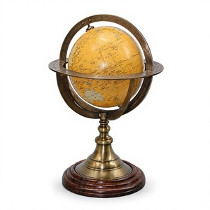 Globe terrestre décoratif antique avec anneaux de méridiens en laiton et base en bois, centre de table géographique vintage - Product Image 1