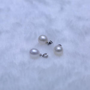 สร้อยคอมุกน้ำจืดแท้ทรงหยดน้ำ ขนาด 8.5-9.5 มม. พร้อมจี้เงินแท้ S925 รองรับการดรอปชิป - Product Image 3