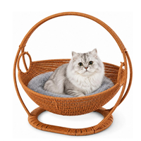 Lit suspendu multifonctionnel en rotin PE pour chat, hamac surélevé en osier avec coussin moelleux pour chats, idéal pour le repos des animaux de compagnie et les ensembles de jardin