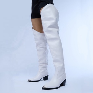 Bottes longues pour femmes, style western, en PU, à talon de 8 cm, bout pointu en métal, hauteur au-dessus du genou, avec empeigne en V, styles personnalisés, pour l'hiver - Product Image 1