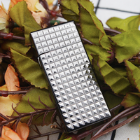Vente en gros Briquet carré pour fumer Recharge pour fumer Briquet kérosène Briquet métal Feuerzeugen