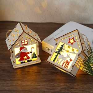 Maisons de Noël en bois LED de haute qualité en gros, ornements suspendus colorés, décoration de sapin de Noël personnalisée, miniature - Product Image 4