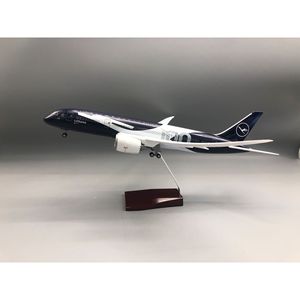 Modèle d'avion en résine Yiguan 787 Lufthansa Centennial Edition 43cm avec éclairage à commande vocale et roues simulées statiques - Product Image 1