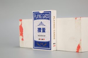 批发蓝芯纸观音牌扑克牌，适合室内团体游戏和聚会或咖啡馆的休闲时刻 - Product Image 3