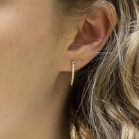Pendientes de Aro Triangulares de Latón con Baño de Oro de 18k y Circonitas Cúbicas de Gemnel