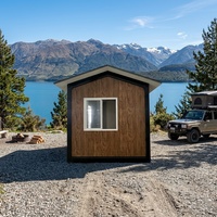 Maison conteneur en acier démontable avec toit à pignon, design moderne pour usage en villa ou chambre, étanche