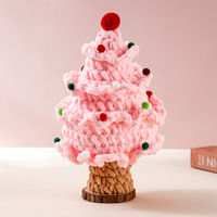 Weicher Gestrickter Häkel-Weihnachtsbaum Tischdekoration Handgewebter Mini-Weihnachtsbaum mit Sternspitze Weihnachtsgeschenk