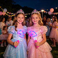Baguette magique LED rose en forme de cœur, lumineuse et clignotante, jouet de princesse, baguette féerique qui brille dans le noir pour enfants, filles, cadeaux de cosplay