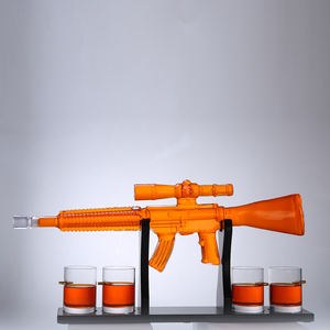 Verre à vin personnalisé en forme de pistolet <span class=keywords><strong>Ak47</strong></span> à haute teneur en borosilicate soufflé à la bouche <span class=keywords><strong>bouteille</strong></span> en verre Whisky Brandy <span class=keywords><strong>Vodka</strong></span> avec 4 verres - Product Image 4