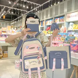 女の子のための小学校のファッショナブルなラップトップバックパックポリエステルの裏地とUSB機能を備えた耐久性のある防水キッズバックパック