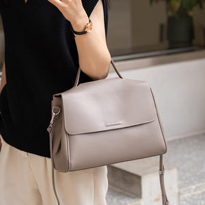 Sac de transport pour femme en cuir véritable imperméable et tendance, avec une grande capacité, design simple et couleur unie, sac à main pour femme - Product Image 5