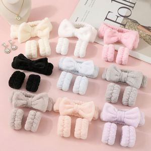 Ensemble 3 pièces satiné avec nœud : bracelet et bandeau imperméables antidérapants pour le lavage du visage et le spa, accessoires de coiffure plissés, cadeau pour femme - Product Image 1