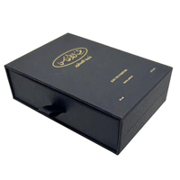 Kotak kertas karton kaku Logo cetak kustom Bespoke hitam penutup tutup magnetik kemasan kotak hadiah dengan sisipan busa berkelompok