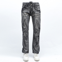 Jean brodé flamme style grunge sombre - Denim gris fumé avec patchs à bords effilochés - Pantalon slim audacieux pour la mode urbaine