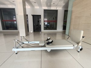 Reformer <span class=keywords><strong>de</strong></span> Pilates Premium - Diseño Plegable que Ahorra Espacio para Ejercicio en Casa y Fisioterapia - Product Image 3