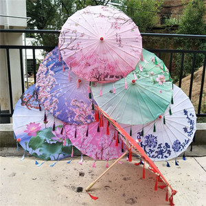 Paraguas de papel a prueba de lluvia <span class=keywords><strong>y</strong></span> viento, sombrilla china de baile con mango <span class=keywords><strong>y</strong></span> borlas, flor de ciruela - Product Image 1