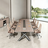 Table de conférence rectangulaire moderne pour 10 personnes avec gestion des câbles et base en métal.