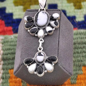 Colgante Artesanal de Plata de Ley y Turquesa Blanca de Búfalo del Suroeste para Mujer - Product Image 1
