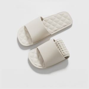 Chanclas de Interior Más Vendidas - Ligeras, Acolchadas, Estilo Hotel, Antideslizantes, Antiolor, Duraderas, de PVC Tejido, de Alta Calidad - Product Image 6