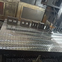 Nouvelle table de soudage haute performance à positionnement tridimensionnel poreux avec construction en acier Q355 et options multi-prises d'alimentation