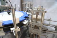 Machine d'emballage automatique verticale pour petites bouteilles, tubes, boîtes en carton, cartonneuse