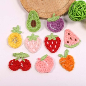 Parches de chenilla de frutas al por mayor, insignias termoadhesivas de fresa y aguacate, bonitos bordados de toalla para ropa y accesorios - Product Image 1