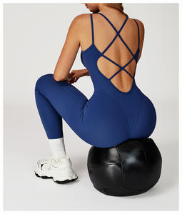 Combinaison de yoga respirante et élastique à logo personnalisé, coupe ajustée, effet push-up, bretelles croisées côtelées, une pièce - Product Image 4