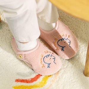 2025 Zapatillas de algodón <span class=keywords><strong>para</strong></span> niños, nuevas zapatillas de invierno <span class=keywords><strong>para</strong></span> niños, lindas niñas de interior, niños, padres e hijos, zapatos peludos <span class=keywords><strong>para</strong></span> bebés - Product Image 5