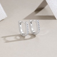 Boucles d'oreilles créoles en argent sterling 925 en forme de U avec moissanite pour femme, à rangée unique et griffes partagées, style Huggie éternité