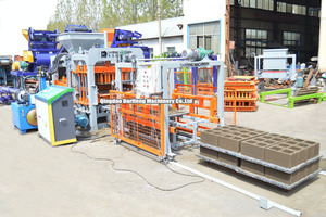 Machine de production de briques en ciment électrique entièrement automatique QT8-15, machine de fabrication de blocs de béton pour le Honduras avec moteur central et PLC - Product Image 2