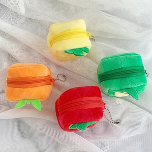 नए रचनात्मक वर्ग स्ट्रॉबेरी पर्स बच्चों डेटा केबल बैग छोटे प्लश लिफाफे में फल आकार सिक्का पर्स मिनी शून्य वॉलेट - Product Image 4