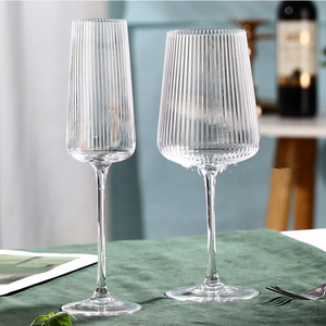 Verrerie à vin rouge en cristal à rayures verticales élégantes et personnalisées Centres <span class=keywords><strong>de</strong></span> table Verre à vin géant transparent pour mariage - Product Image 6