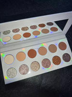Palette de fards à paupières vegan 12 couleurs mates duochrome, haute pigmentation, ingrédients minéraux, formule waterproof pour les tons de peau clairs et foncés