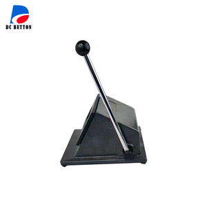 68*24MM Rectangle <span class=keywords><strong>Machine</strong></span> Rectangle 68*24mm Nom Étiquette Bouton Badge Faisant La <span class=keywords><strong>Machine</strong></span> Avec 68*24mm Coupe-Papier et 200PCS Matériaux - Product Image 5