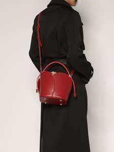 Bolso de mano cilíndrico de poliéster con perlas, diseño de pétalos rojos, para mujer, estilo animal, para boda, para novias - Product Image 4