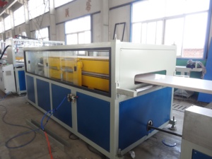 Giá tốt PVC, PE, PP + Gỗ (xốp) rộng tấm cửa máy làm WPC gỗ nhựa hồ sơ dây chuyền sản xuất - Product Image 4