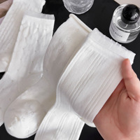 Nouvelle Arrivée Chaussettes fines mi-mollet blanches unies à découpes, style français fantaisie, pour femmes, avec décorations sur le corps et le bordure