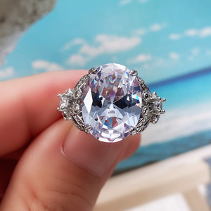 Anello Grande con Design a Farfalla Ovale, Anello Semplice da Dito per Donne - Product Image 1