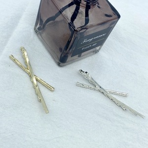 Pince à <span class=keywords><strong>cheveux</strong></span> minimaliste en strass pour femme, barrette latérale pour <span class=keywords><strong>frange</strong></span>, en émail, en forme de X, en métal scintillant, idéale pour le quotidien et les trajets. - Product Image 2