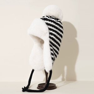 Chapeau d'hiver pour <span class=keywords><strong>femme</strong></span> en tricot rayé avec <span class=keywords><strong>pompon</strong></span> en <span class=keywords><strong>fourrure</strong></span>, style Lei Feng, épaissi, protection des oreilles, pour le <span class=keywords><strong>ski</strong></span> et la neige - Product Image 4